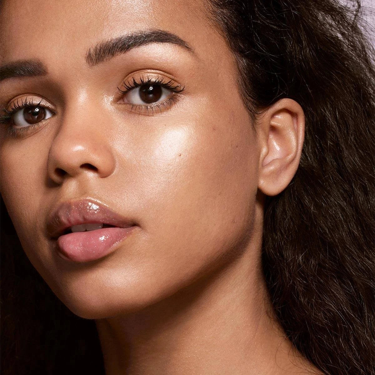 Fenty Beauty Demi Glow Highlighter 09 Java Jittrs – Deep Bronze Light-Diffusing Glow
