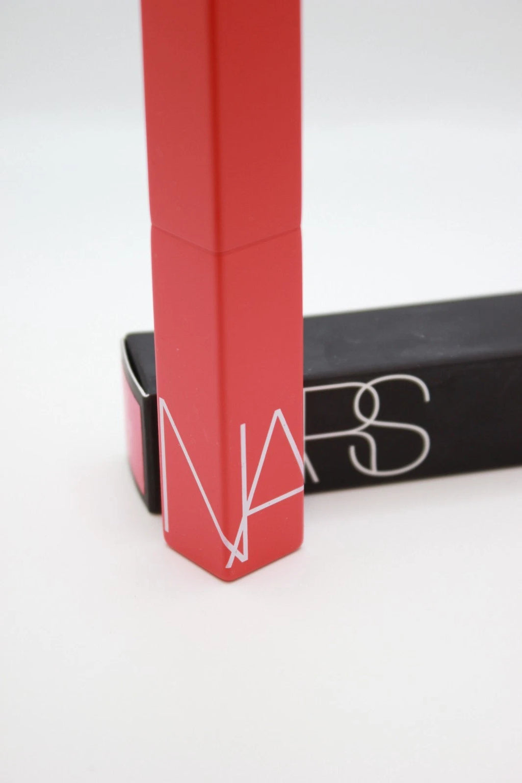 NARS Powermatte Lipstick Feel My Fire 130 | Long-Lasting High-Pigment Matte Lipstick